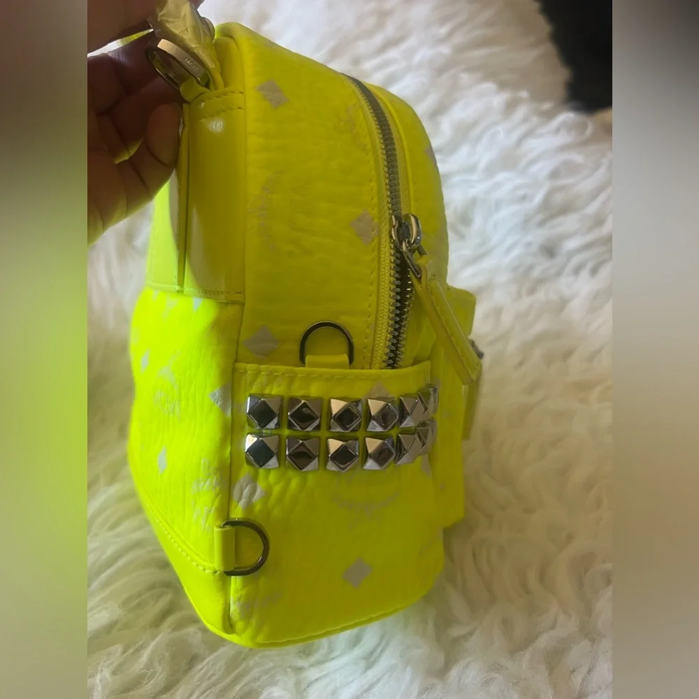 NWOT MCM FLUO VISETOS STARK BEBE BOO
